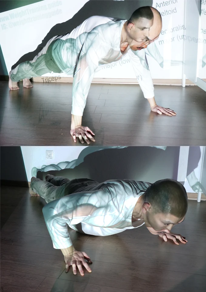 팔굽혀펴기 — 내 몸이 저렇게 될 수도, 정지 이미지처럼 오래 버틸 수도 없지만...